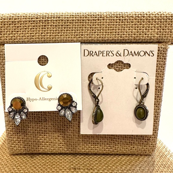 NWT 2 pairs of Earrings by Draper’s & Damon’s and Charming Charlie- green & gold - Picture 2 of 9